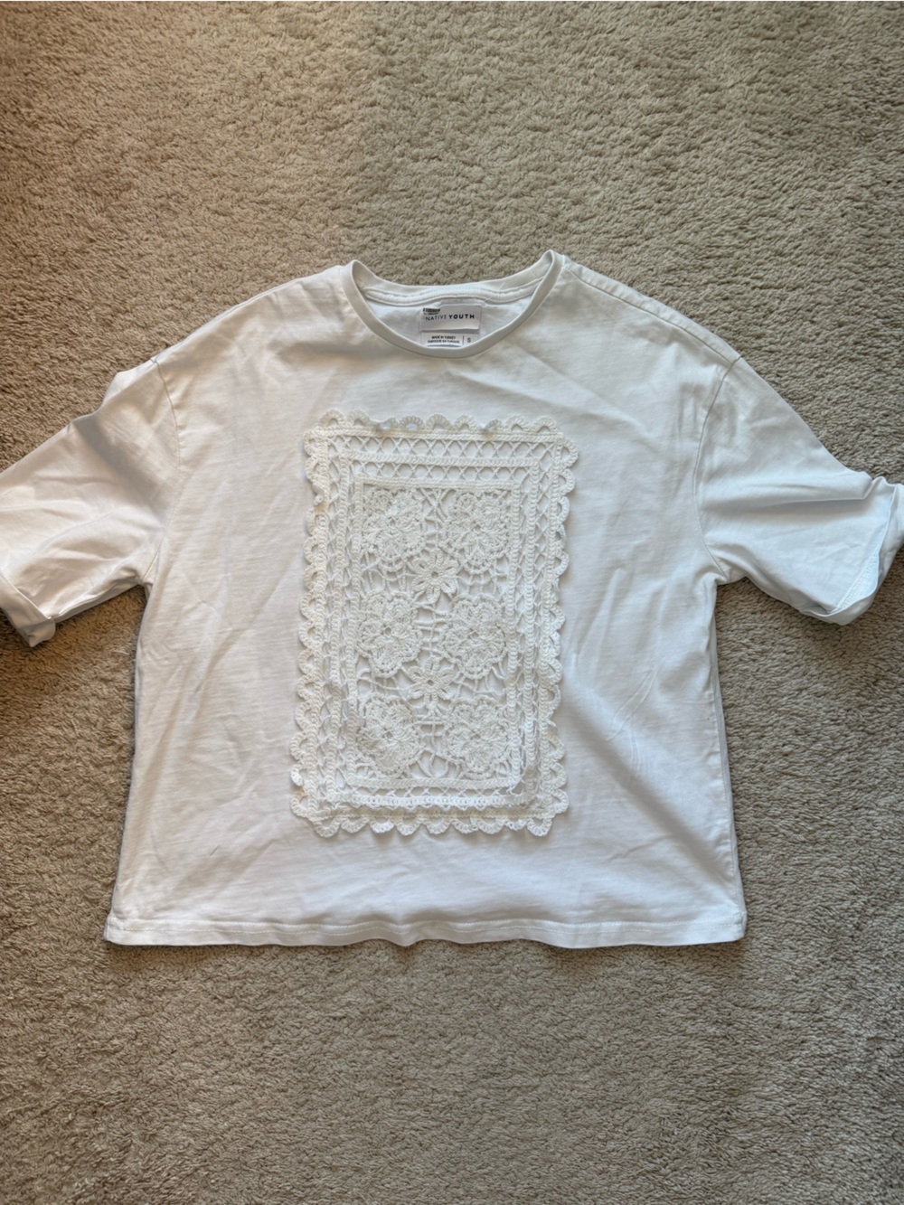 White Lace Appliqué Short Sleeve Top